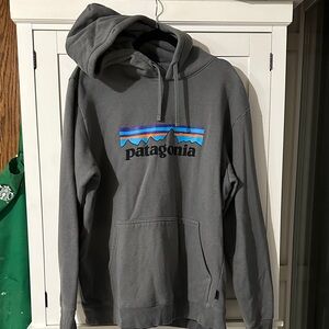 Patagonia Men’s classic logo hoodie size XL
